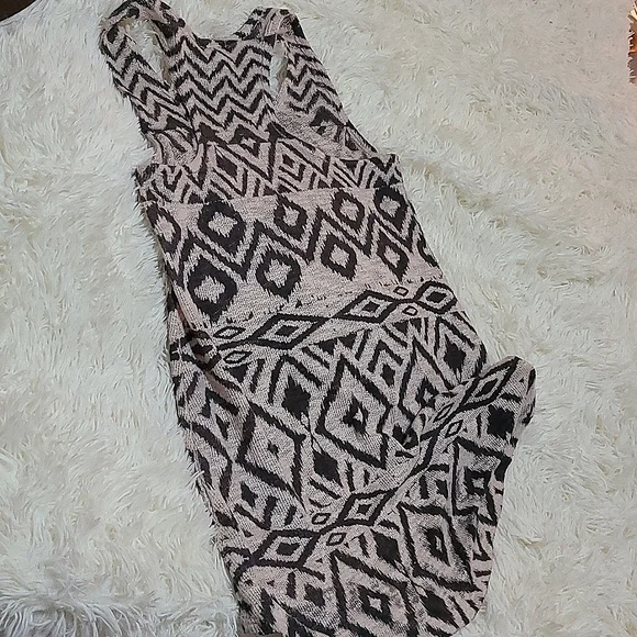 💋3/$25😃  Aztec pattern tank top - Picture 5 of 6